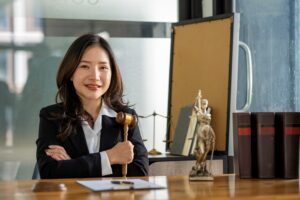 Recupera tu tranquilidad: Cómo un abogado de lesiones personales maneja los casos de choque y fuga